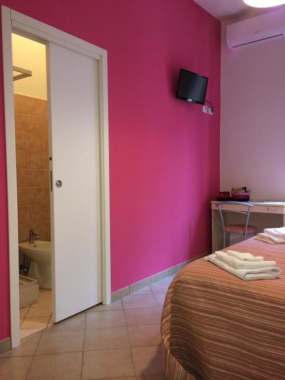 Dama Di Roma Hotel Bilik gambar